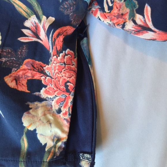 Off Shoulder  Summer Floral Crop Top - Picture 3 of 3